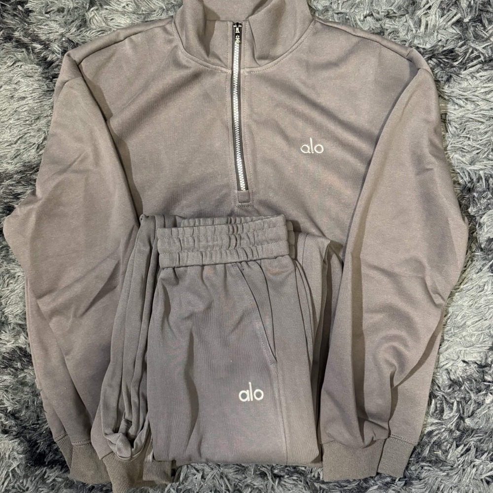 Alo Grey Quarter-Zip and Sweatpants Set
